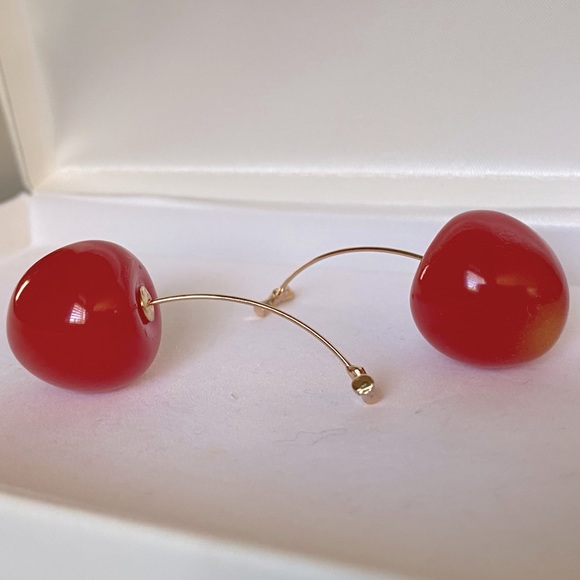 *RELISTED* check closet! - Picture 4 of 4